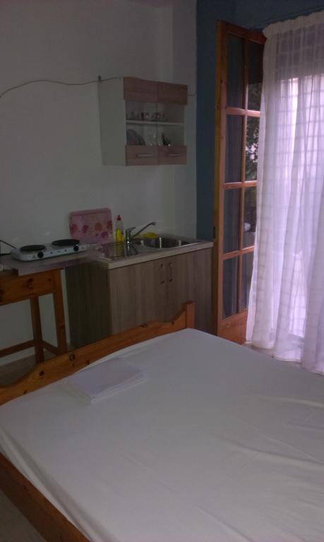 Virginia'S Rooms Plataria Habitación foto